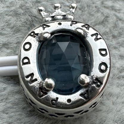Charm Corona O Brillante Azul Pandora Vista Desde Atrás
