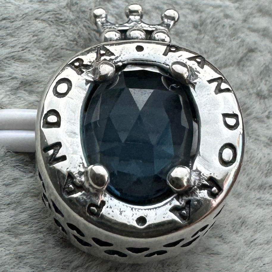 Charm Corona O Brillante Azul Pandora Vista Frontal
