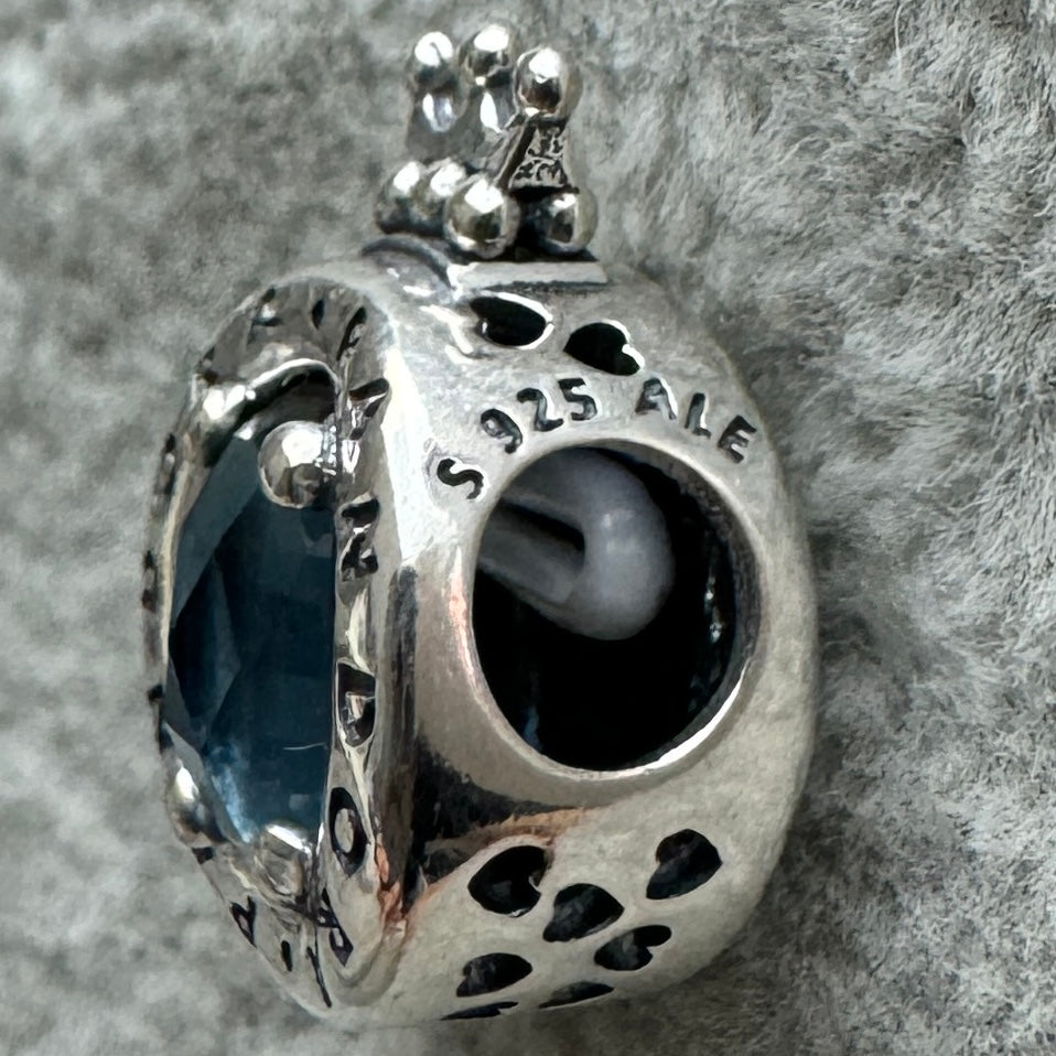 Charm Corona O Brillante Azul Pandora Vista Lateral
