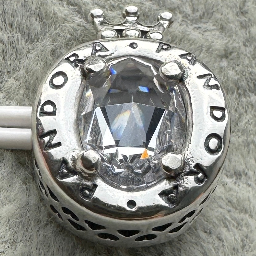 Charm Corona O Brillante Pandora Vista Desde Atrás