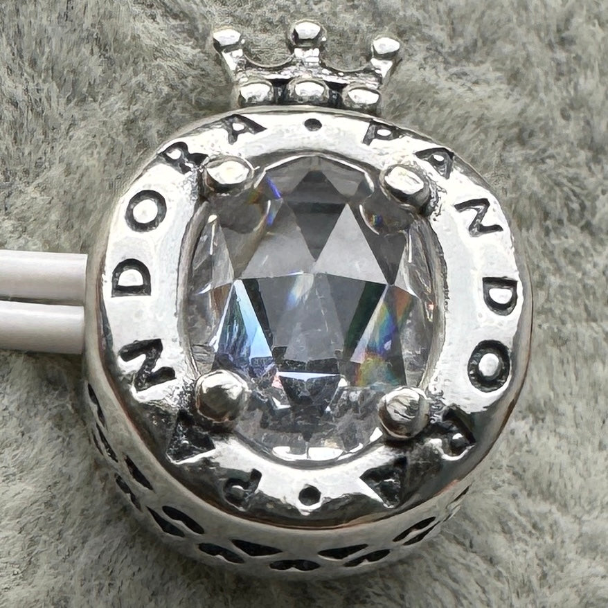 Charm Corona O Brillante Pandora Vista Frontal