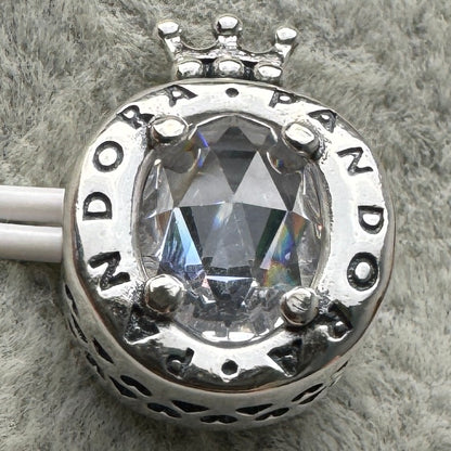 Charm Corona O Brillante Pandora Vista Frontal