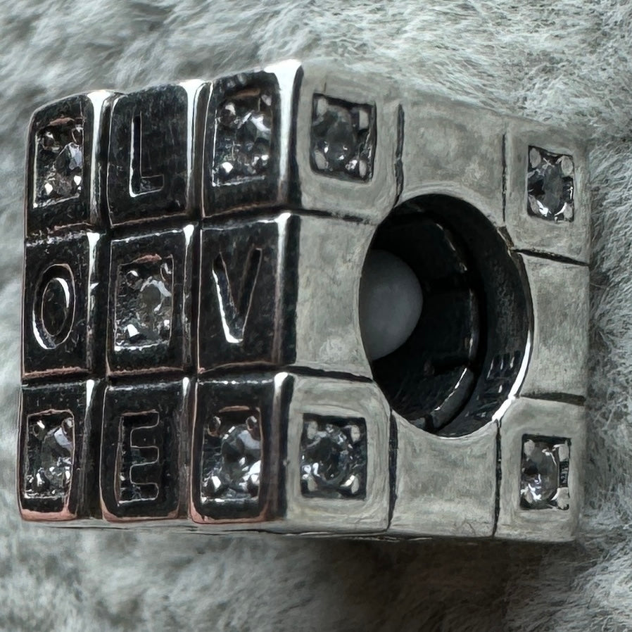 Charm Cubo Love Giratorio Pandora Vista Lateral