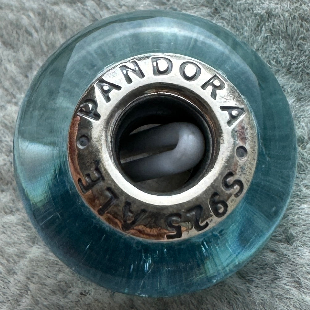 Charm De Cristal De Murano Azul Princesa Elsa Frozen Disney Pandora Vista Del Costado