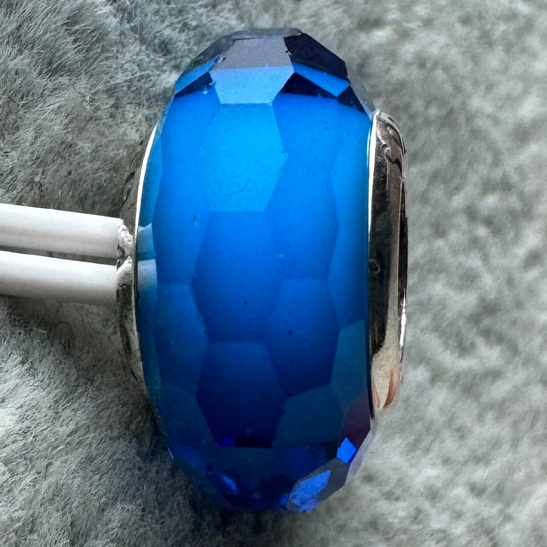 Charm De Cristal De Murano Facetado Azul Pandora Vista Frontal