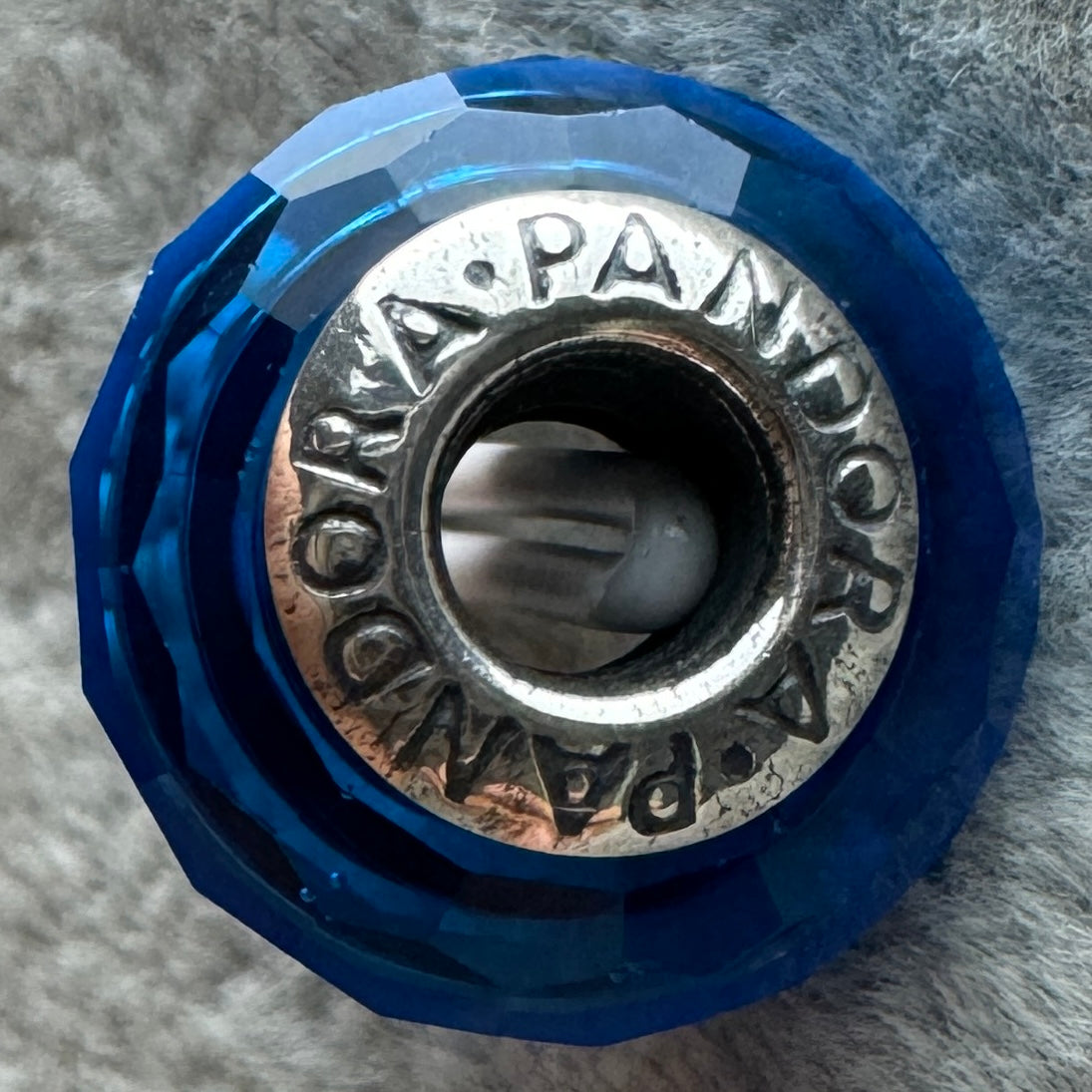 Charm De Cristal De Murano Facetado Azul Pandora Vista Lateral