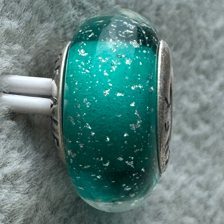 Charm De Cristal De Murano Verde Princesa Ariel Sirenita Disney Pandora Vista Desde Atrás