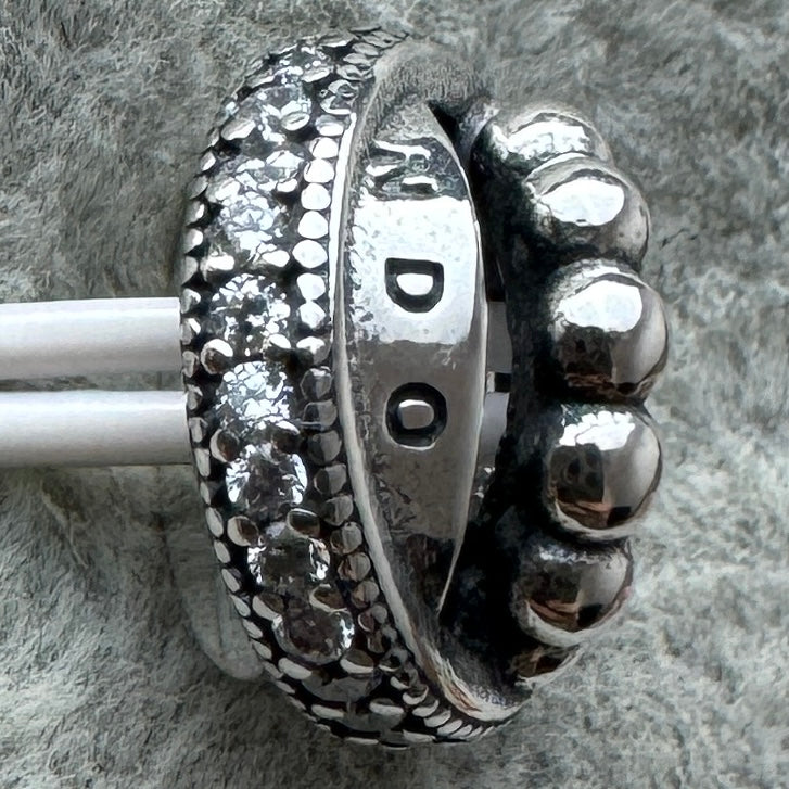 Charm Esfera Logotipo Brillante Pandora Vista Desde Atrás