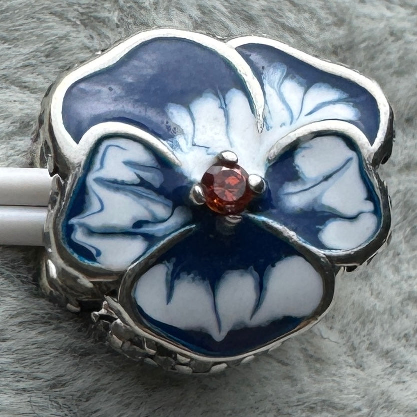 Charm Flor Pensamiento Azul Pandora Vista Desde Atrás