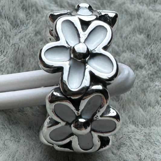 Charm Flores Blancas Pandora 1