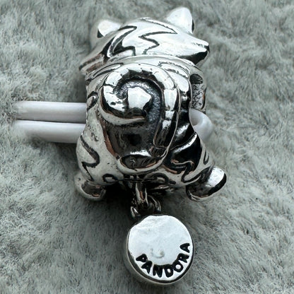 Charm Gato Y Bola De Estambre Pandora Vista Trasera