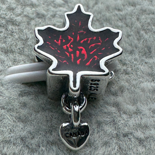Charm Hoja De Arce Rojo De Canadá Pandora Vista Frontal