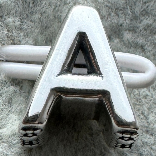 Charm Letra A Pandora Vista Frontal