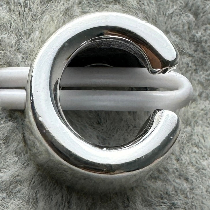 Charm Letra C Pandora Vista Frontal