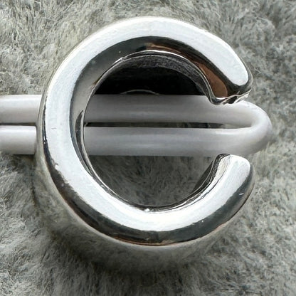 Charm Letra C Pandora Vista Frontal