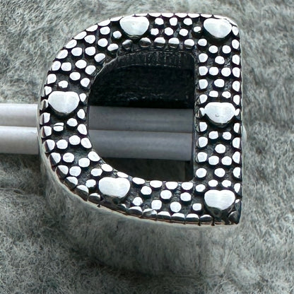 Charm Letra D Pandora Vista Desde Atrás