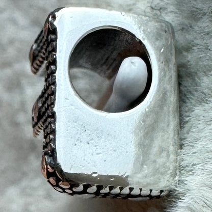 Charm Letra F Pandora Vista Del Costado