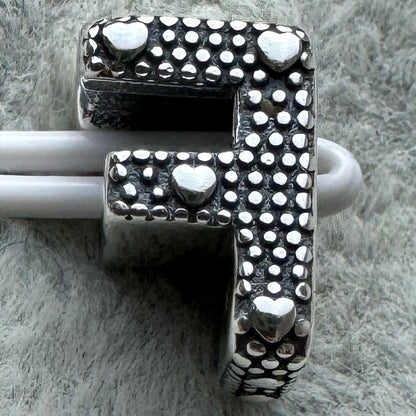 Charm Letra F Pandora Vista Desde Atrás