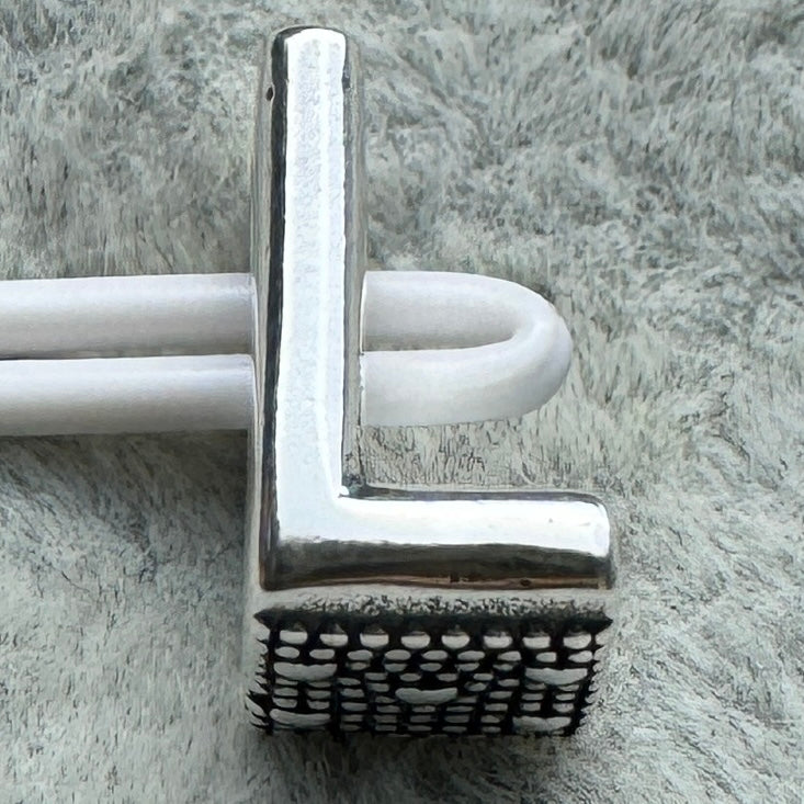 Charm Letra L Pandora Vista Frontal