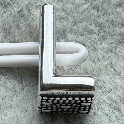 Charm Letra L Pandora Vista Frontal