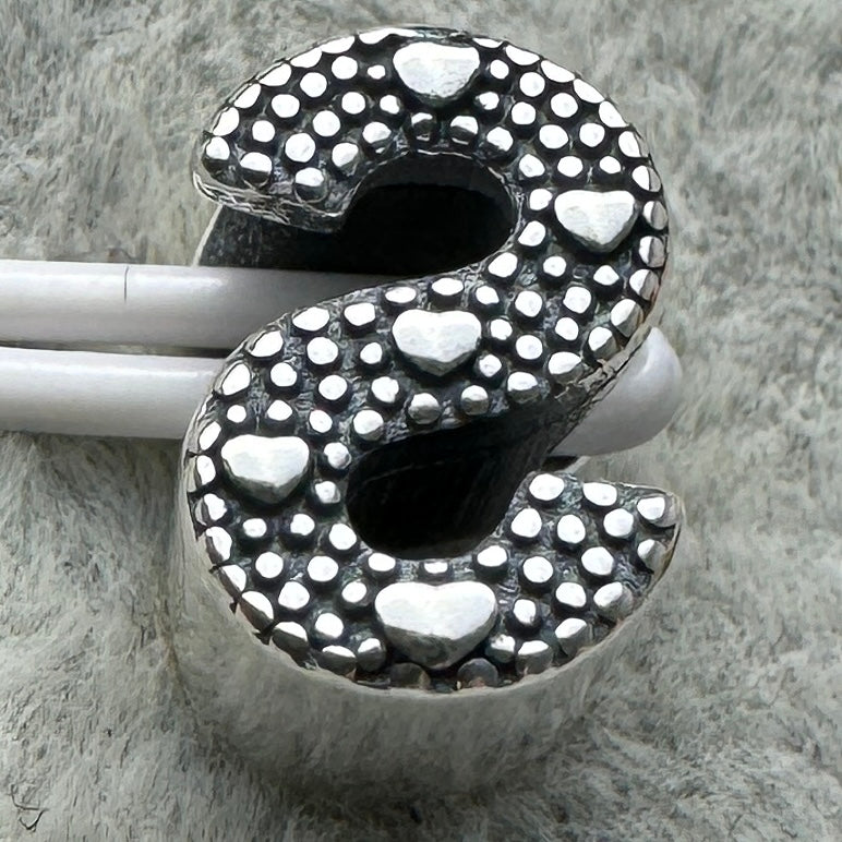 Charm Letra S Pandora Vista Desde Atrás