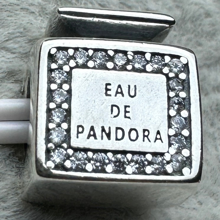 Charm Loción Perfume Pandora Vista Trasera