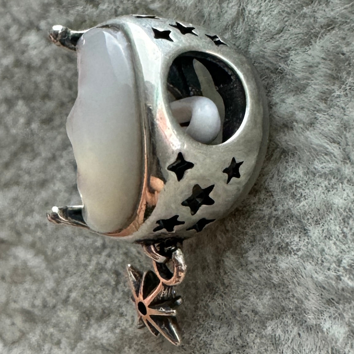 Charm Luna Y Estrella Pandora Vista Del Costado
