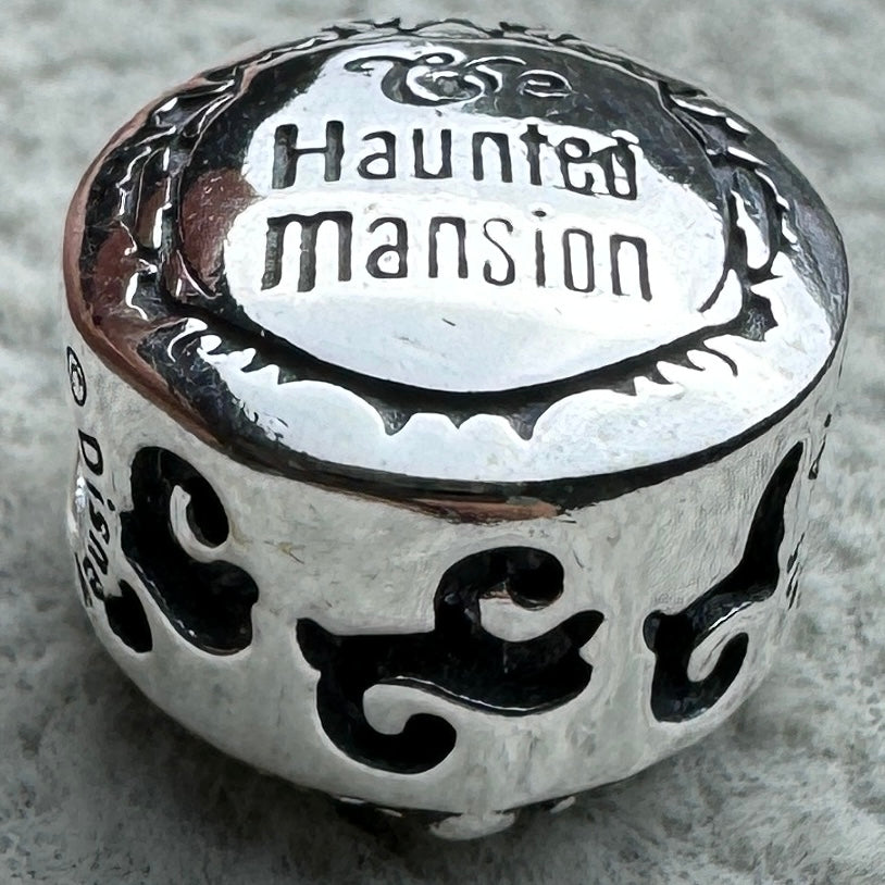 Charm Mansión Embrujada Madame Leota Disney Parks Pandora Vista Desde Abajo