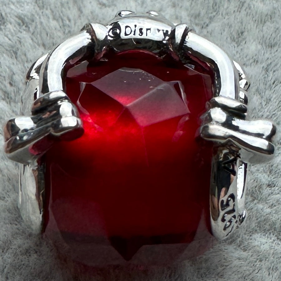 Charm Mickey Abrazando Corazón Rojo Disney Pandora Vista Desde Abajo