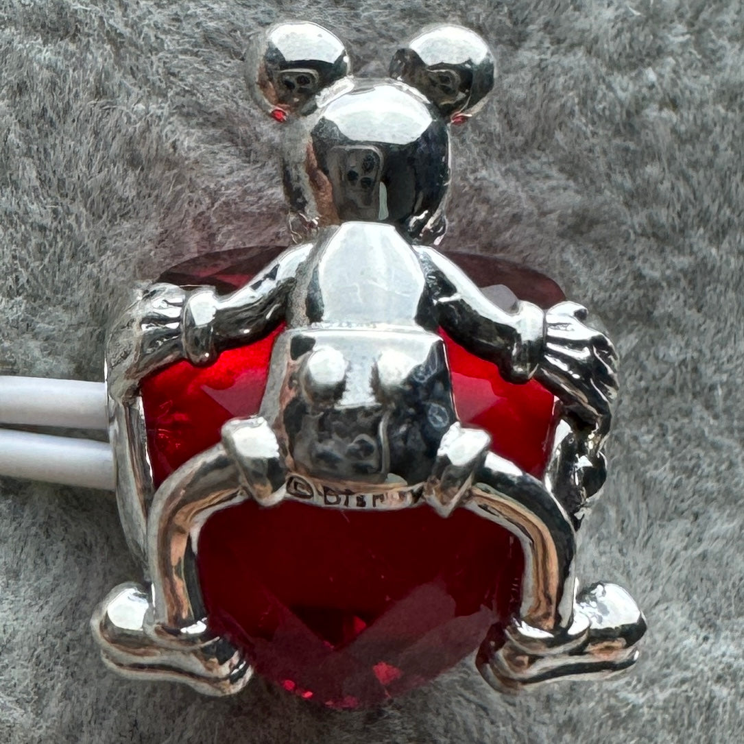 Charm Mickey Abrazando Corazón Rojo Disney Pandora Vista Desde Atrás