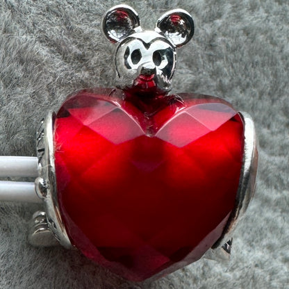 Charm Mickey Abrazando Corazón Rojo Disney Pandora Vista Frontal