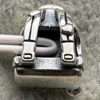 Charm Mochila Logotipo Pandora Vista Desde Atrás