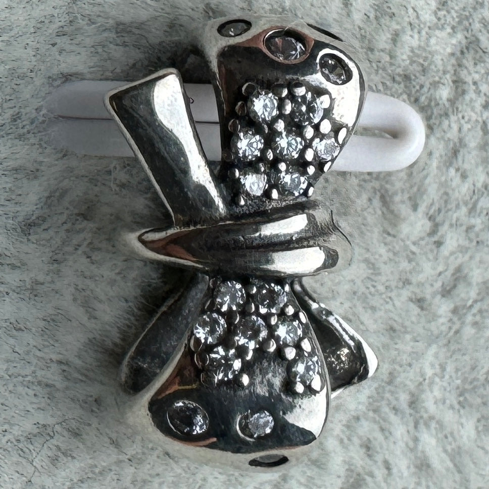Charm Moño Pandora Vista Frontal