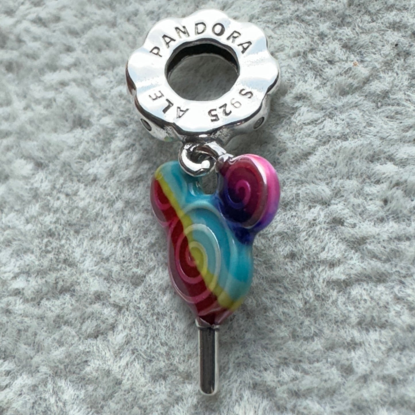 Charm Paleta Arcoíris Mickey Disney Parks Pandora Vista Lateral