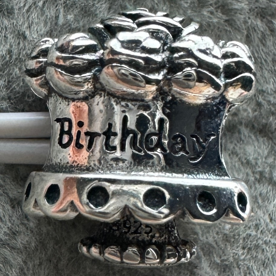 Charm Pastel De Cumpleaños Pandora Vista Desde Atrás