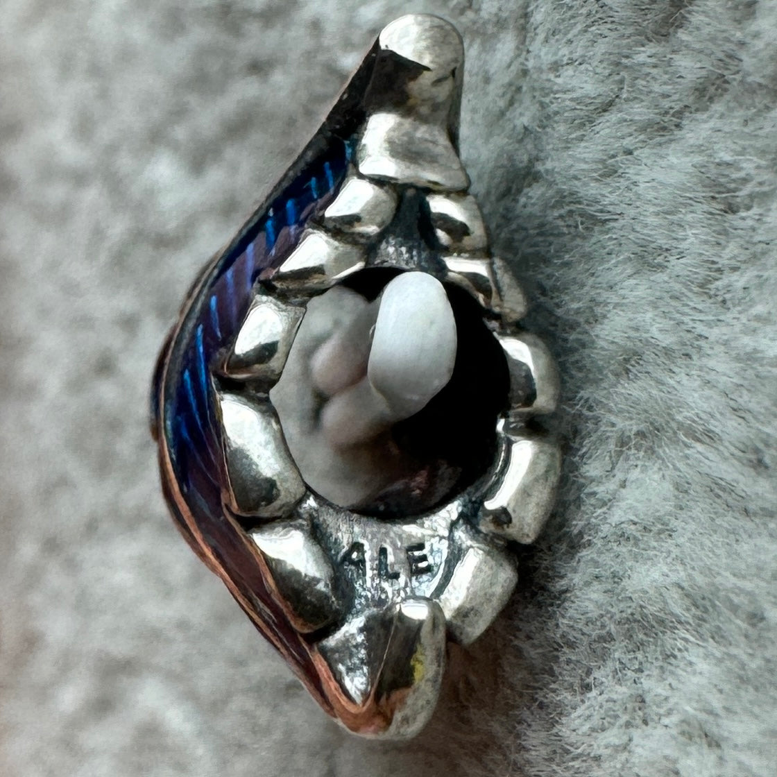 Charm Pluma Curvada Azul Pandora Vista Lateral