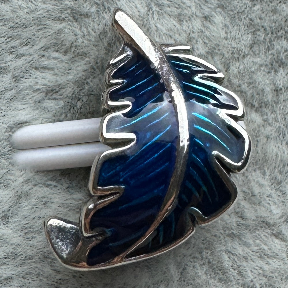 Charm Pluma Curvada Azul Pandora Vista Trasera