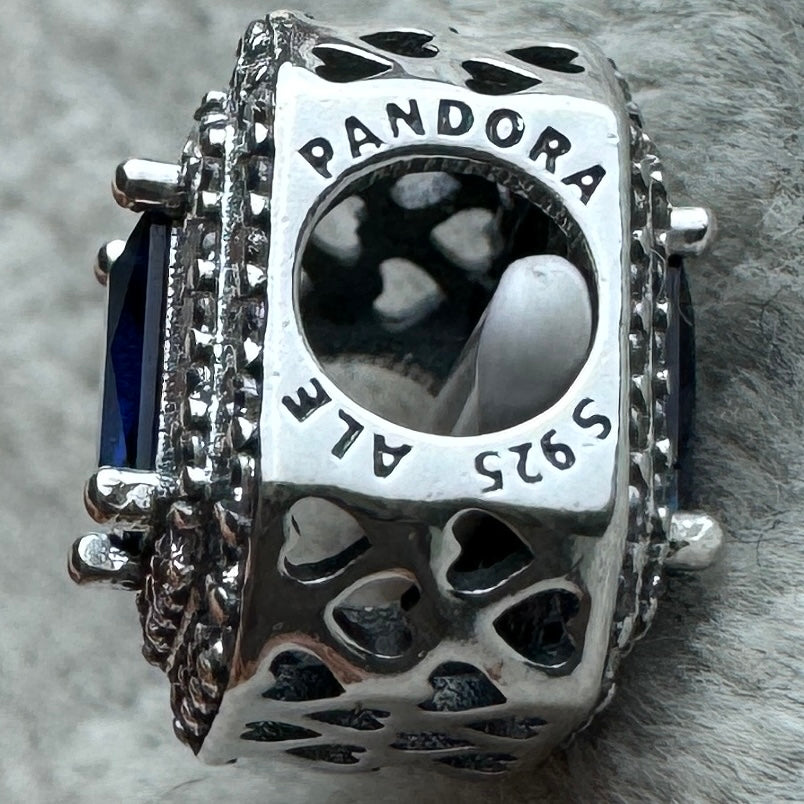 Charm Rectangular Nivelado Brillante Azul Pandora Vista Lateral