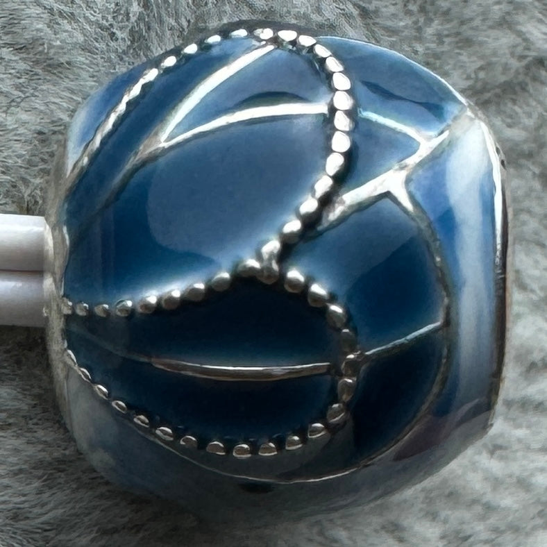 Charm Redondo Alas De Mariposa Azul Pandora Vista Desde Atrás
