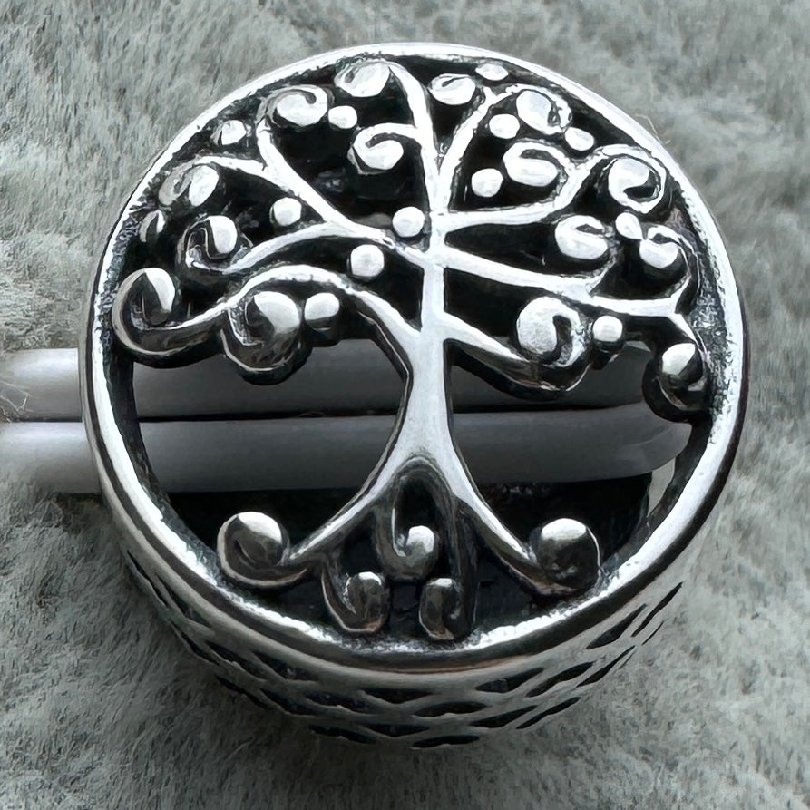 Charm Redondo Árbol Familiar Pandora Vista Frontal