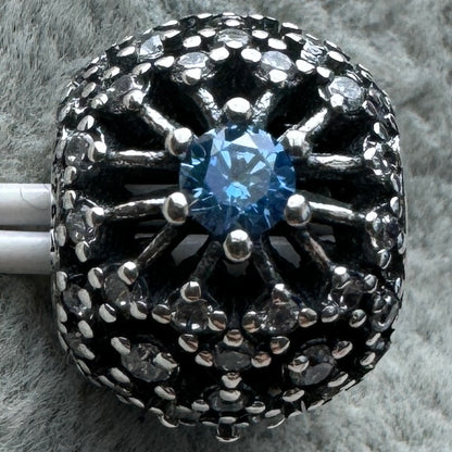 Charm Redondo Brillante Cenicienta Disney Pandora Vista Frontal