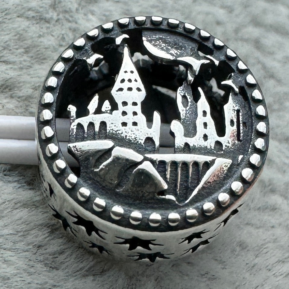 Charm Redondo Castillo Harry Potter Pandora Vista Frontal