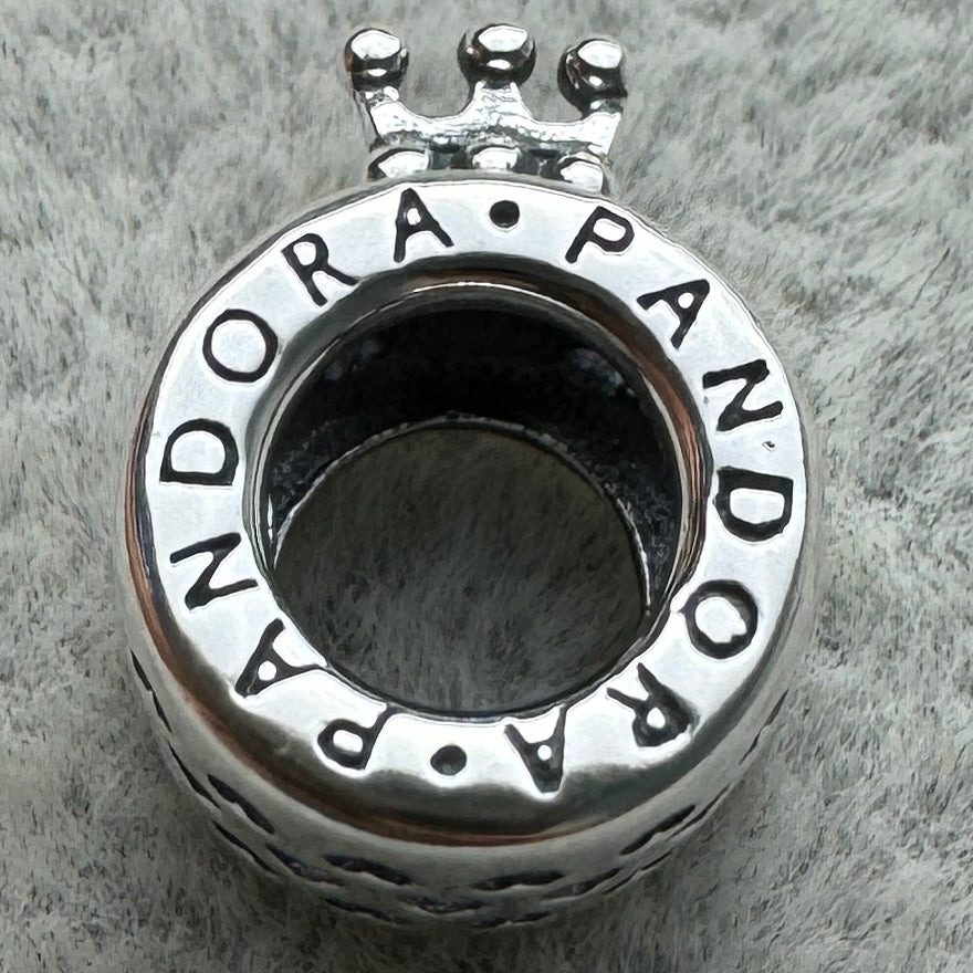Charm Redondo Corona O Sencilla Pandora Vista Desde Atrás