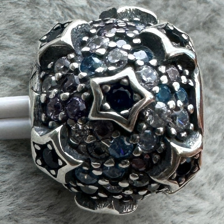 Charm Redondo Estrellas Brillantes 2 Pandora Vista Desde Atrás