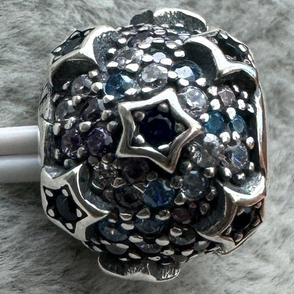 Charm Redondo Estrellas Brillantes 2 Pandora Vista Desde Atrás