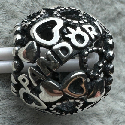 Charm Redondo Logotipo Pandora Vista Frontal