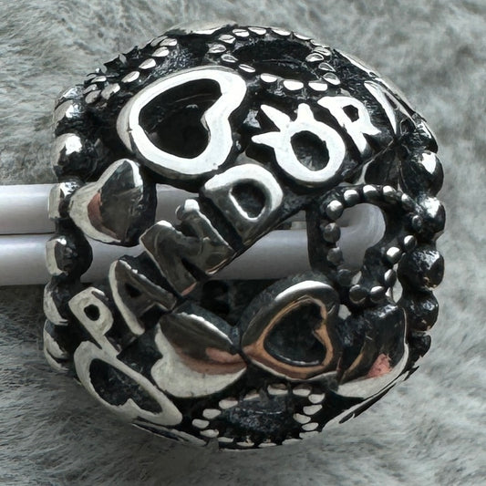 Charm Redondo Logotipo Pandora Vista Frontal