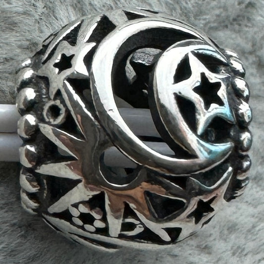 Charm Redondo Sol, Luna Y Estrellas Pandora Vista Frontal