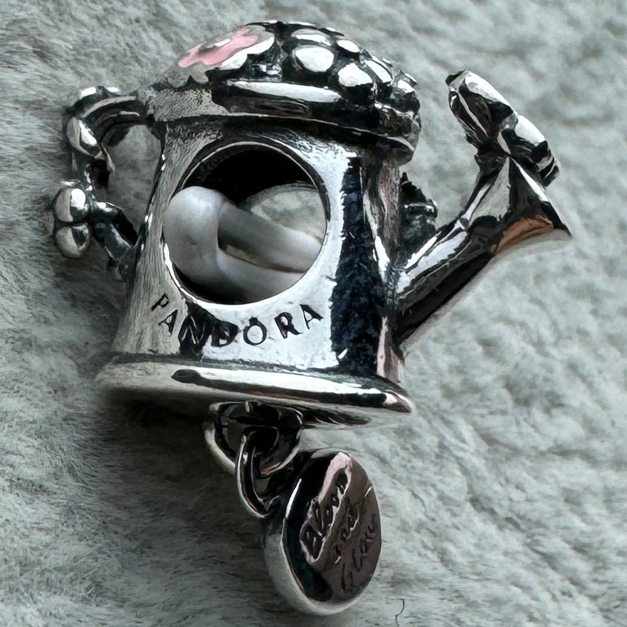 Charm Regadera Con Flores Pandora Vista Del Costado