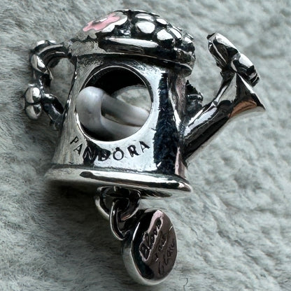 Charm Regadera Con Flores Pandora Vista Del Costado